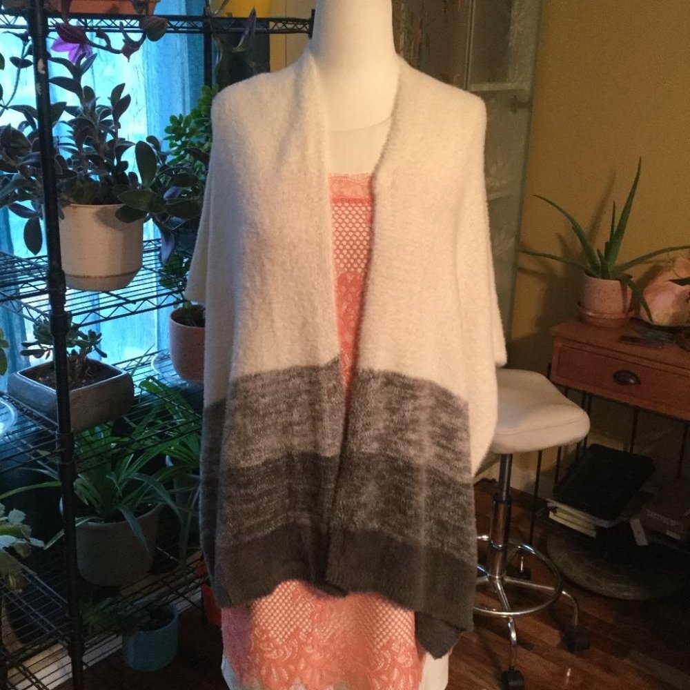 Nicole Miller wrap Super soft  like new condition warm cozy